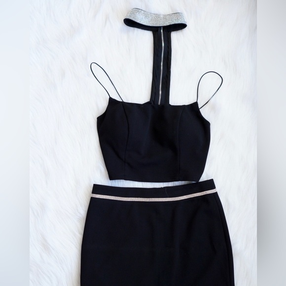 Women’s 2 Piece Set Black Crop Top & Belted Skirt w/ Jeweled Choker - Picture 10 of 12